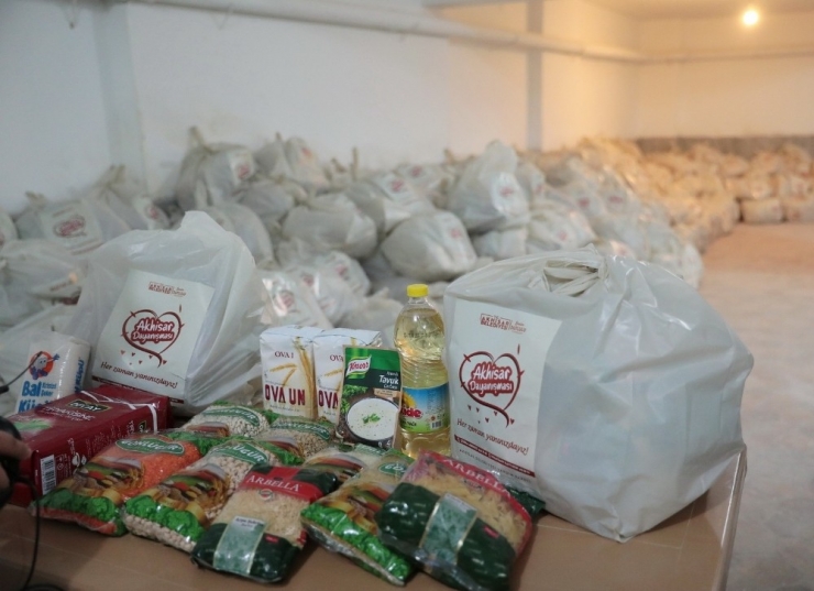 Akhisar Dayanışması İle İhtiyaç Sahiplerinin Yüzü Gülüyor