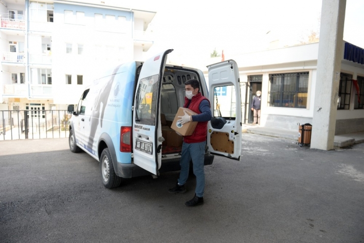Altındağ’da Muhtarlara Temizlik Kolisi