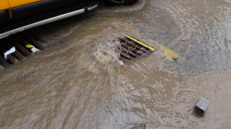 Aydın’da Sağanak Yağış Hayatı Olumsuz Etkiledi