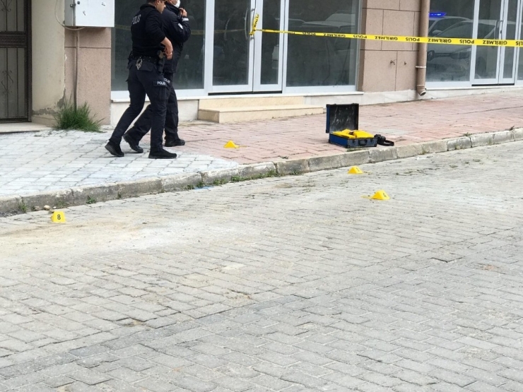 Kuşadası’nda Kuzenlere Silahlı Saldırı: 1 Ölü, 1 Yaralı