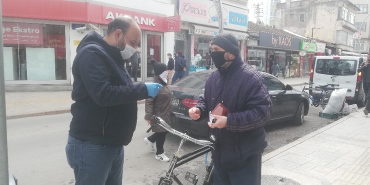 Bafra’da 20 Yaş Altı Ve 65 Yaş Üstündekilere Polis Denetimi