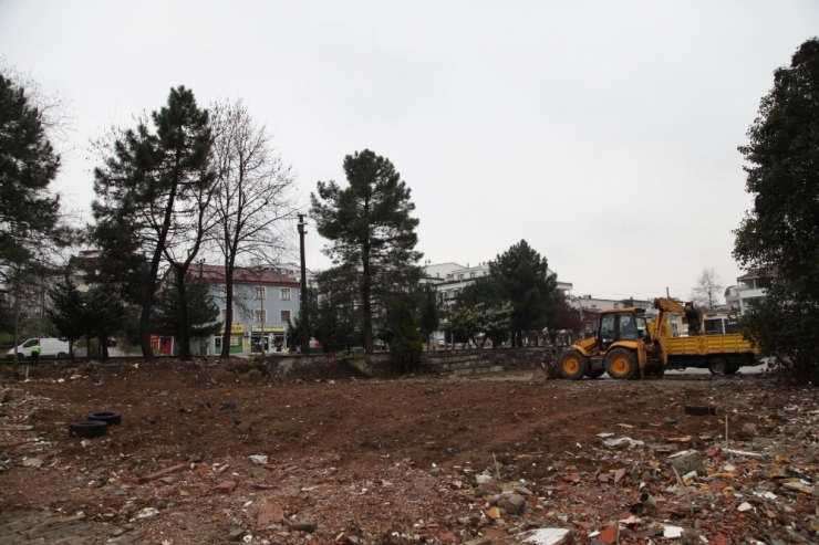 Başiskele’nin Yeni Semt Meydanı İçin Çalışmalar Başladı