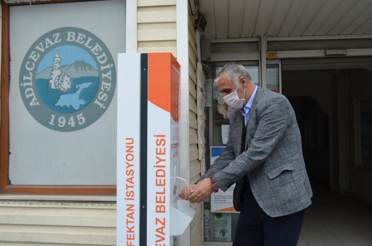 Adilcevaz Belediyesinden El Dezenfekte İstasyonu