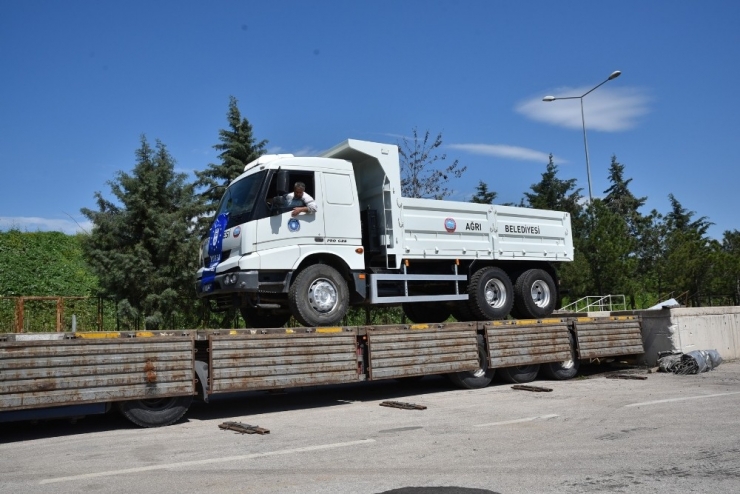 Bursa’dan Ağrı’ya Hibe 2 Araç