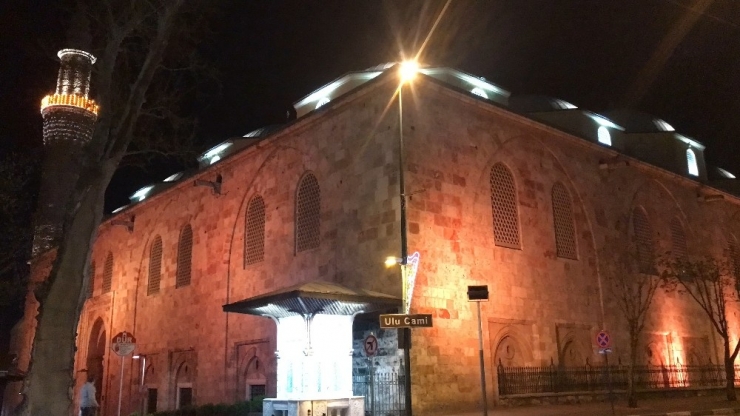 Korona Virüs Nedeniyle Camiler Kandilde Boş Kaldı