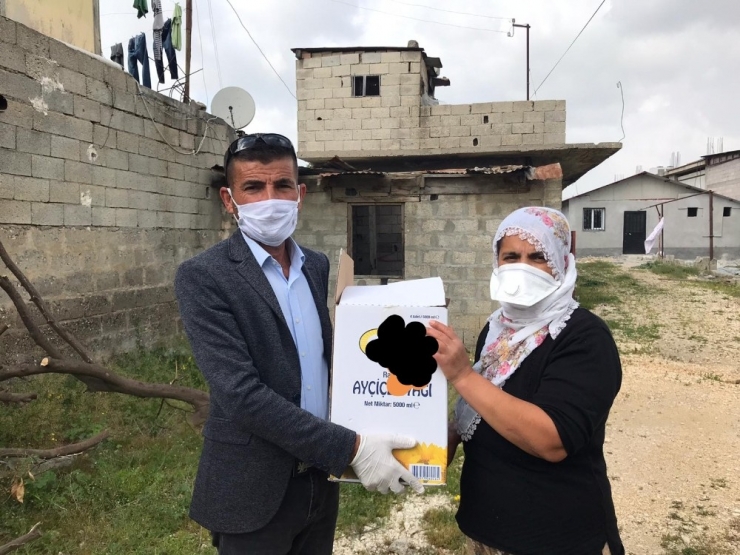 Muhtar Maaşını İhtiyaç Sahiplerine Bağışladı