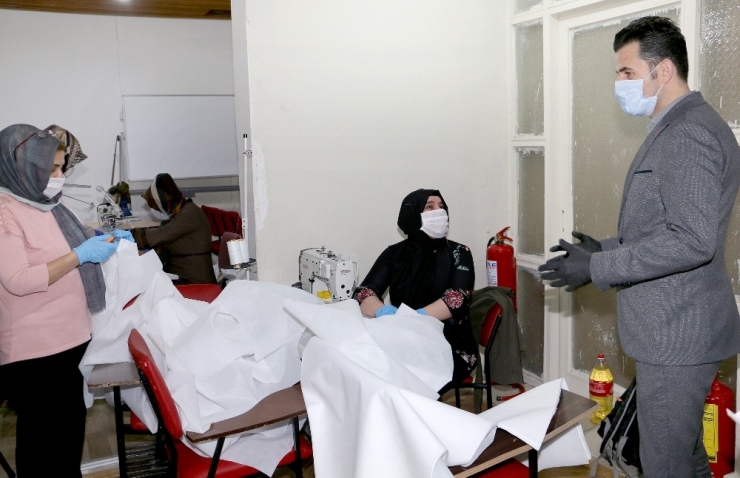 Yenişehir Belediyesinden Vatandaşlara Ücretsiz Maske Ve Tulum