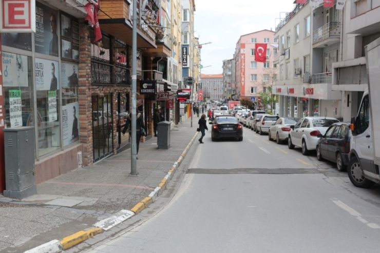 Balıkesir’de Sokaklar Boş Kaldı