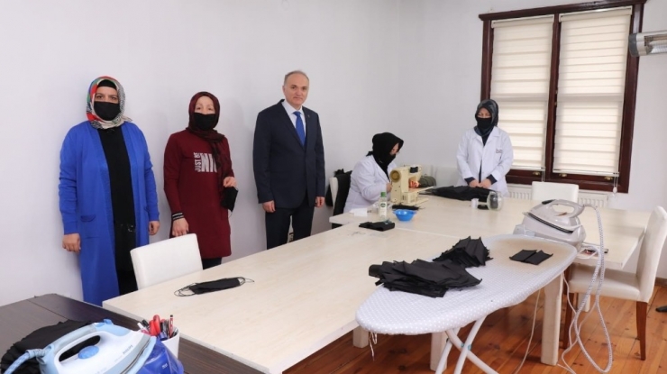Başkan Özlü, Maske Üretimini İnceledi
