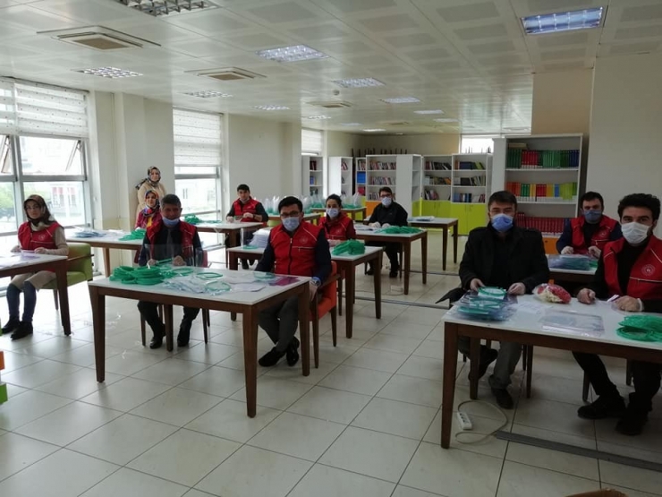 Sağlık Çalışanları İçin Maske Üretmeye Başladılar