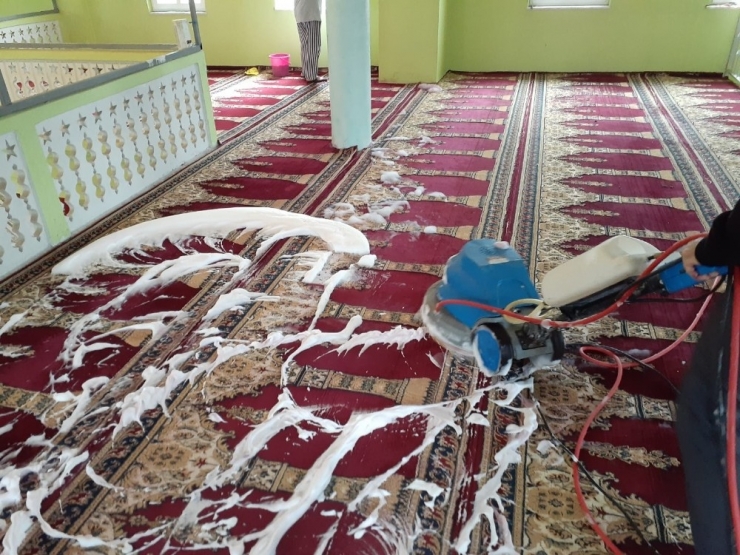 Kaynaşlı’da Tüm Camiler Temizlendi