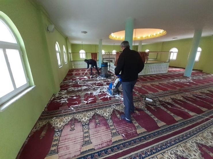 Kaynaşlı’da Tüm Camiler Temizlendi