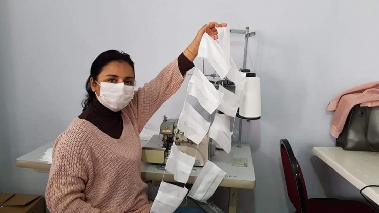 Finike Halk Eğitim Merkezinden Maske Üretimi