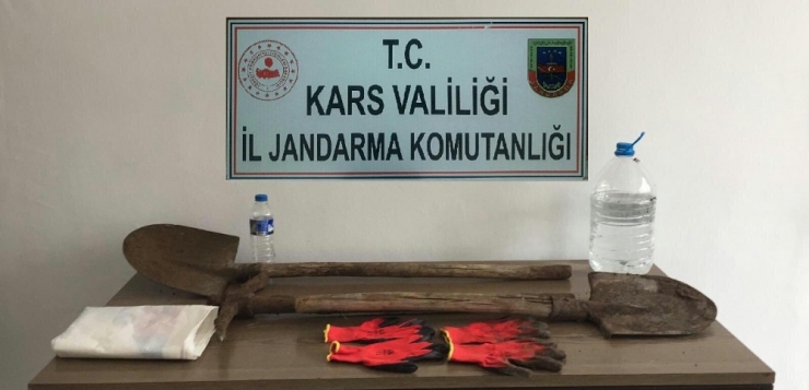 Kars’ta İzinsiz Kazı Yapan 2 Kişi Yakalandı