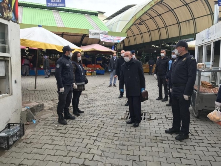 Kaymakam Öner, Pazar Denetledi