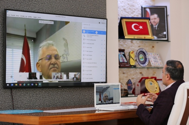 Belediye Başkanları Telekonferans Sistemiyle Bir Araya Geldi