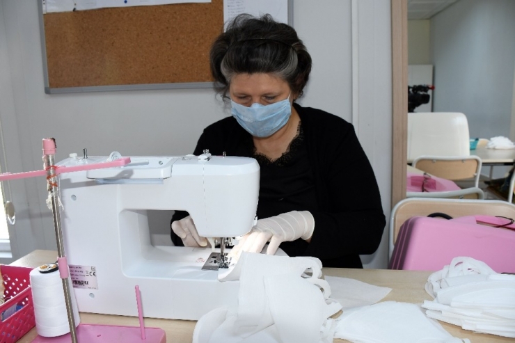 Kemer’de Maske Üretimi Başladı