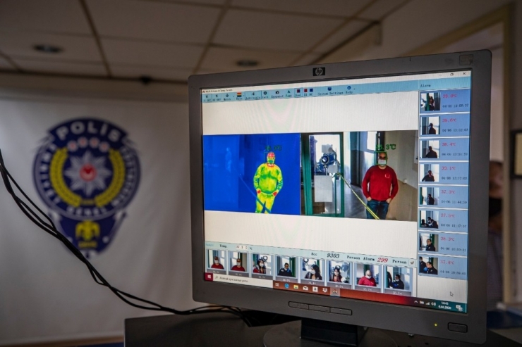 İzmirlilerin Ateşi Termal Kameralarla Ölçülüyor