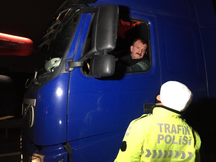 Korona Virüsüne Karşı İstanbul’un Giriş - Çıkışında Gece Boyu Denetimler Devam Ediyor