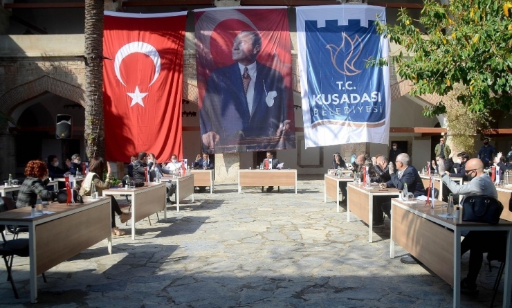 Kuşadası Belediye Meclisi Olağanüstü Toplandı