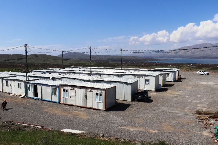 Depremzedelerin Kaldığı Konteynerler Dezenfekte Ediliyor, İhtiyaçları Karşılanıyor