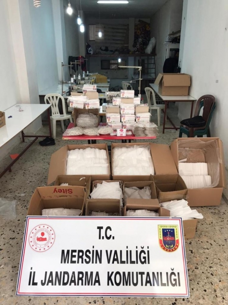 Mersin’de İzinsiz Maske Ve Tulum Üretilen Depoya Baskın