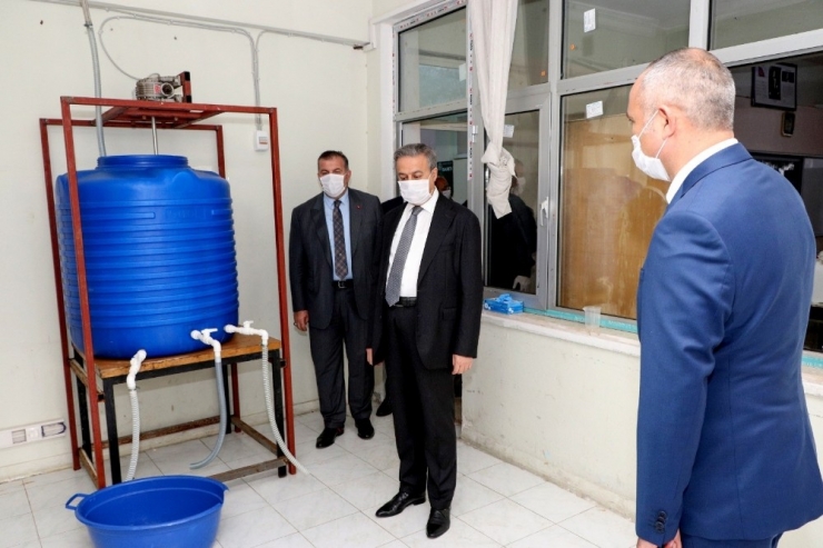 Vali Su, Maske Ve Dezenfektan Üretilen Okullarda İnceleme Yaptı