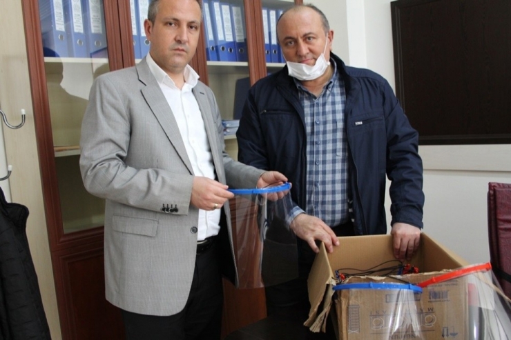 Sungurlu’da Att’ler İçin Yüz Koruyucu Siperlikleri Ürettiler