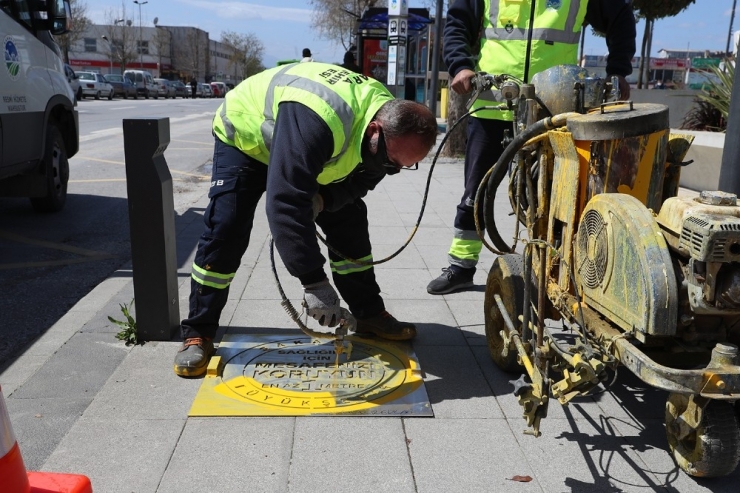 Sakarya Büyükşehir’den Yollara Çıkartmalı Sosyal Mesafe Uyarısı