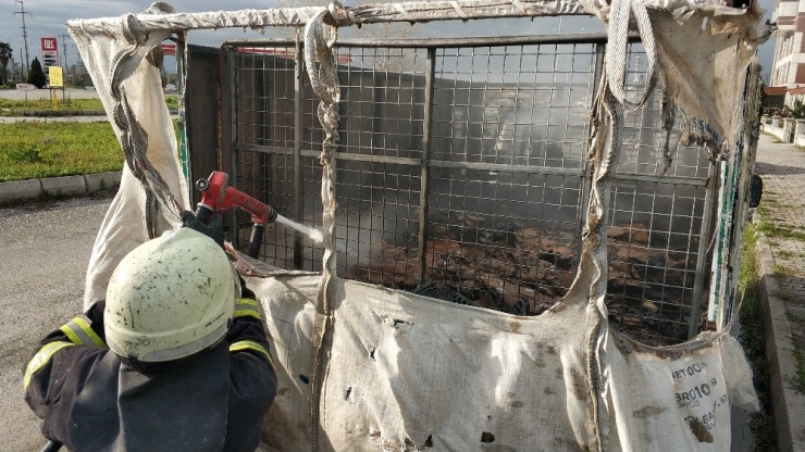 Seyir Halindeki Kamyonette Yangın Çıktı