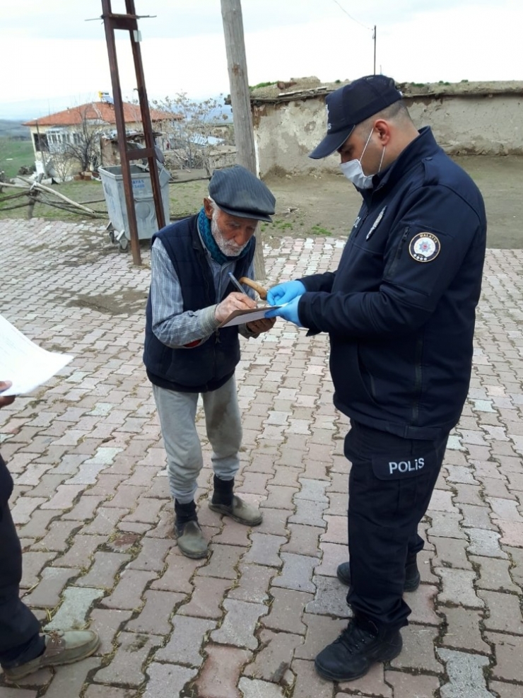 Sosyal Yardım Paralarının Yaşlılara Evde Teslim Edilmesi Sevindirdi