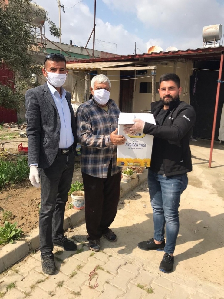 Muhtar Maaşını İhtiyaç Sahiplerine Bağışladı