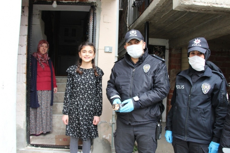 Kumbarasında Biriktirdiği Parayı Kampanyaya Bağışladı