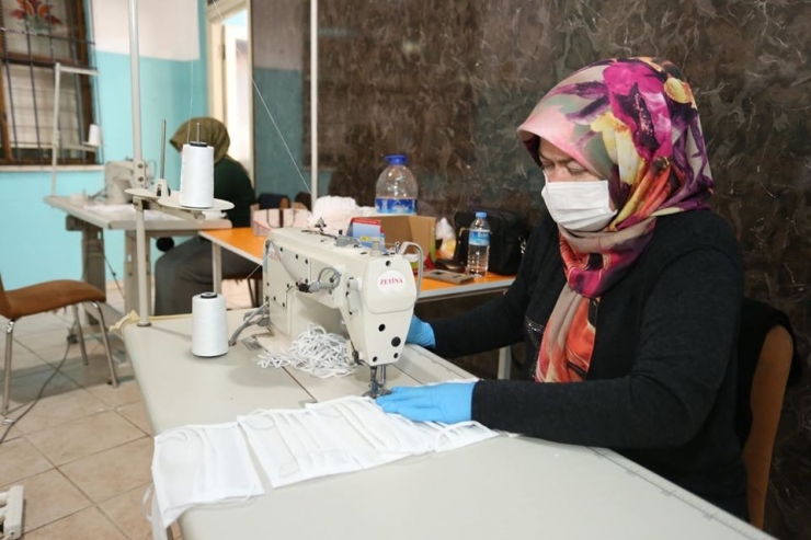 Kepez Sakinlerine Steril Maske