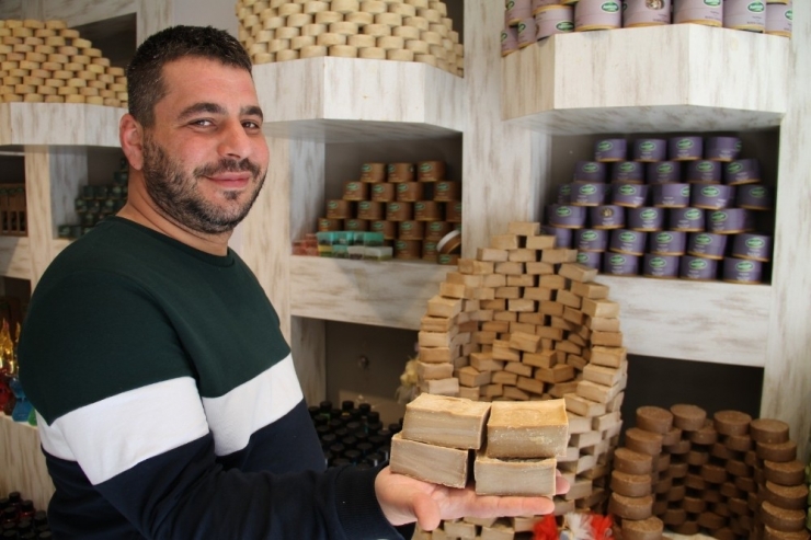 Aselcioğlu Sabunculuk, Bin 600 Sağlık Çalışanına Hijyen Paketi Hediye Etti