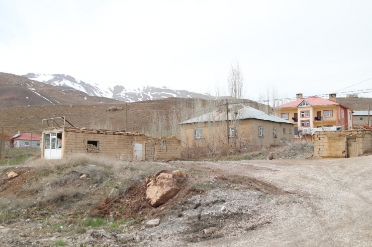 Van’da Bir Mahalle Daha Karantinaya Alındı