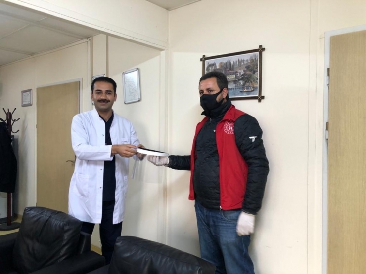 Çaldıran’da Siperlik Maske Üretimi