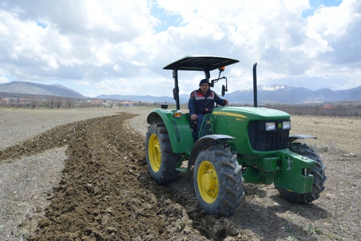 Yaşlı Adamın Tarlasını Jandarma Sürdü