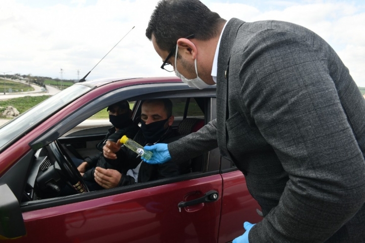 Başkan Kanar, Polis Haftasını Kontrol Noktasında Kutladı