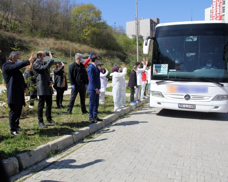 14 Gün Karantina Altında Kalan Öğrenciler Alkışlarla Evlerine Uğurlandı