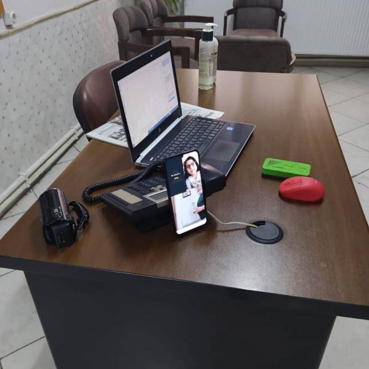 Video Konferans Yöntemiyle Öğrencilerine Gazetecilik Dersi Verdi