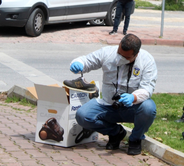 Çaldığı Süpürgeyi Bisikletle Taşırken Polisi Gördü, Ayakkabısını Bile Bırakıp Kaçtı