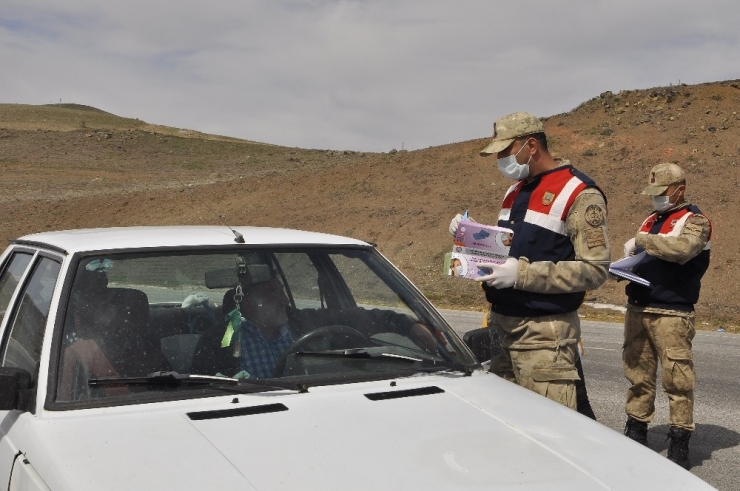 Arguvan’da Maske Dağıtıldı