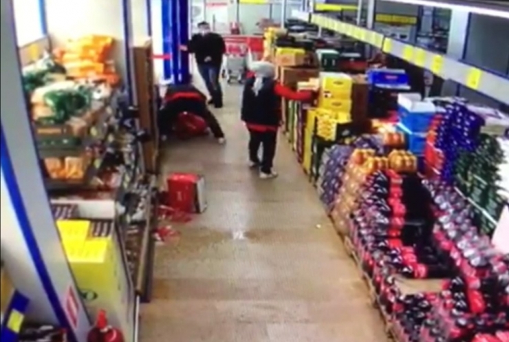 Avcılar’da Markette Maske Kavgası