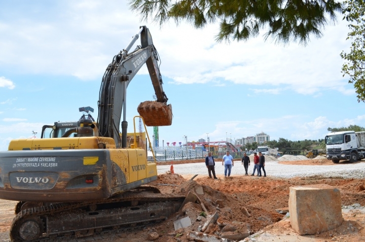 Didim’de Yol Genişletme Ve Onarım Çalışmaları Sürüyor