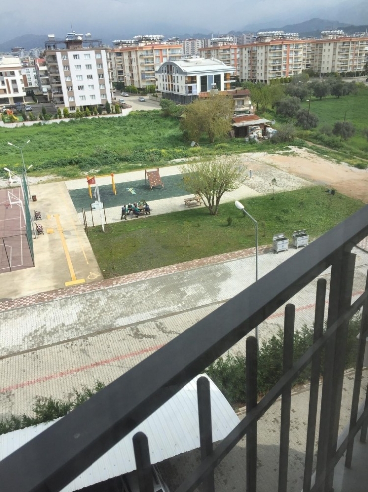 Sosyal Mesafe Uyarısı Yapıp Sosyal Mesafeyi Hiçe Saydılar