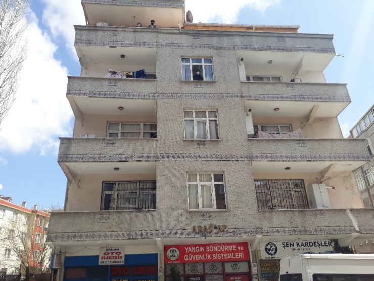 Bağcılar’da Karantina Binasındaki Genç Yaşadıklarını Anlattı