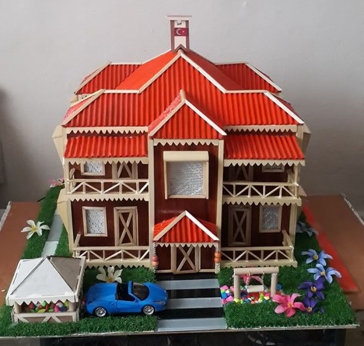 Korona Virüs İşsiz Bırakınca Ustalığını Maket Villa Yaparak Sergiliyor