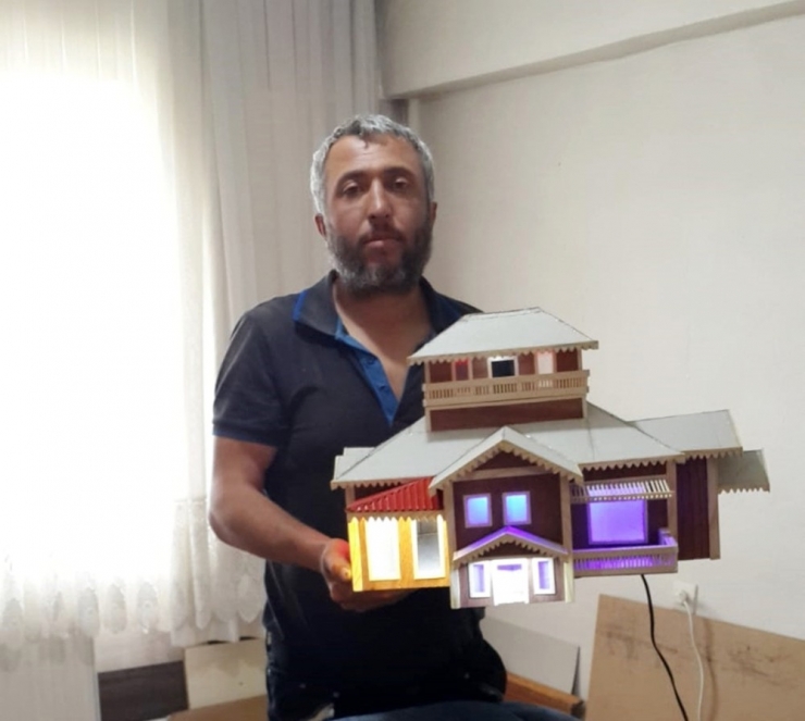 Korona Virüs İşsiz Bırakınca Ustalığını Maket Villa Yaparak Sergiliyor