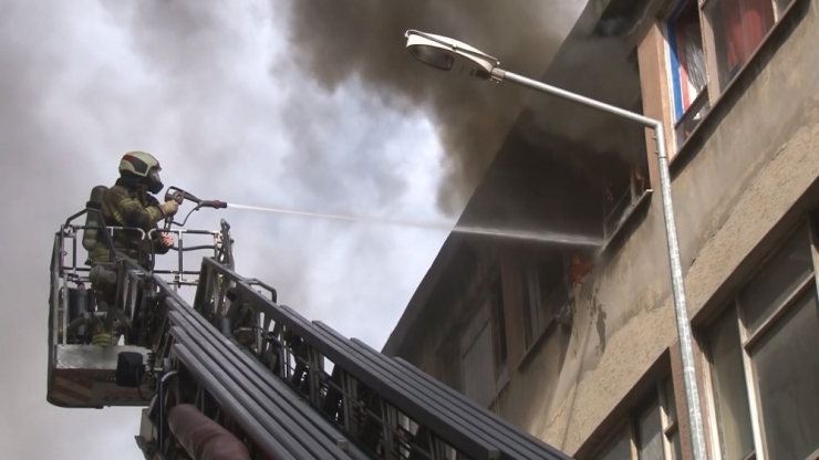 Bursa’da İş Hanında Korkutan Yangın